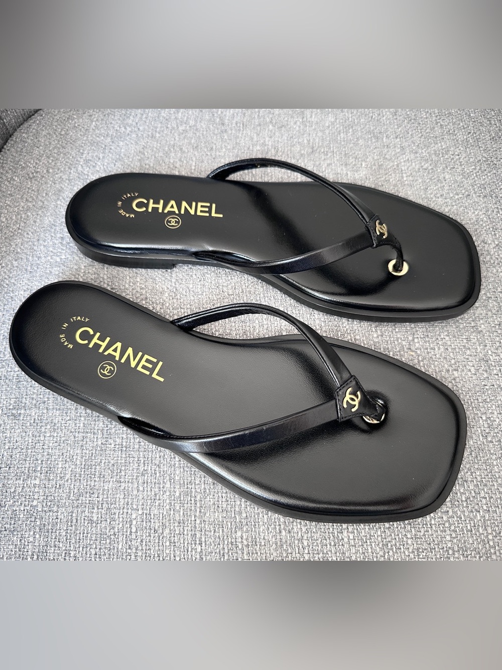 NEW BLAZY CHANEL Black leather GOLD CC Logo FLIP FLOP Slides Flat Sandals 38.5 - Picture 9 of 16